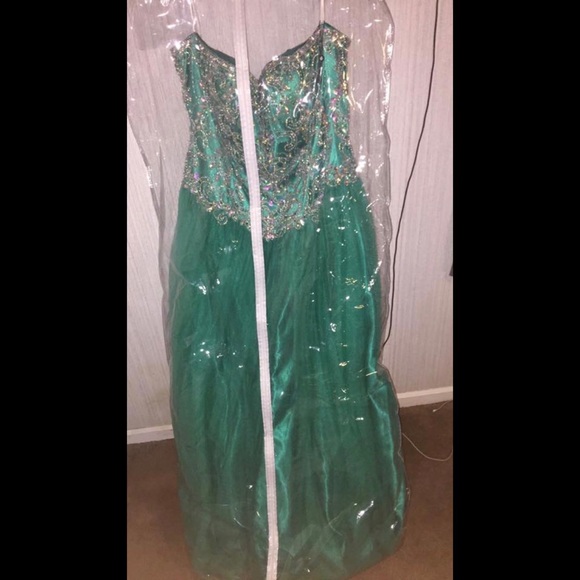Prom dress - Picture 5 of 5